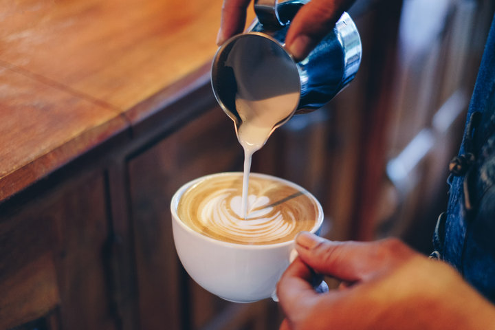 barista pouring a coffee